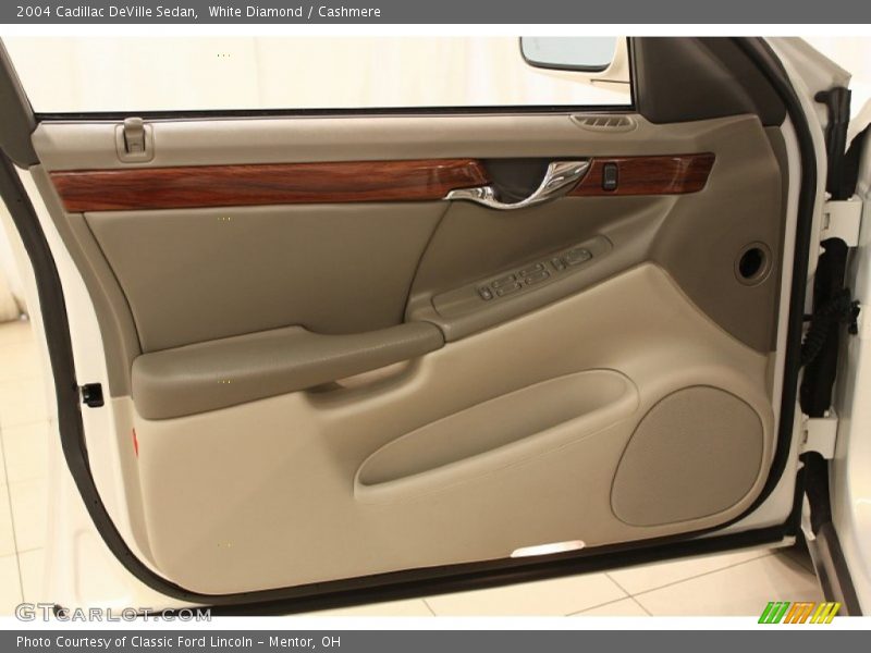White Diamond / Cashmere 2004 Cadillac DeVille Sedan