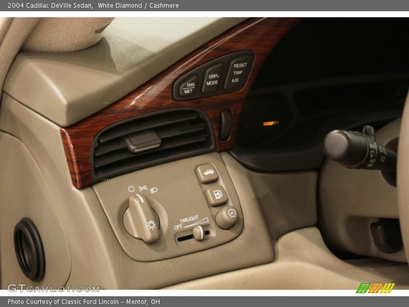 White Diamond / Cashmere 2004 Cadillac DeVille Sedan