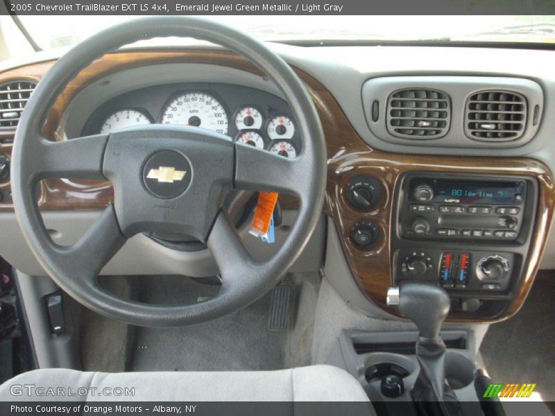 Emerald Jewel Green Metallic / Light Gray 2005 Chevrolet TrailBlazer EXT LS 4x4
