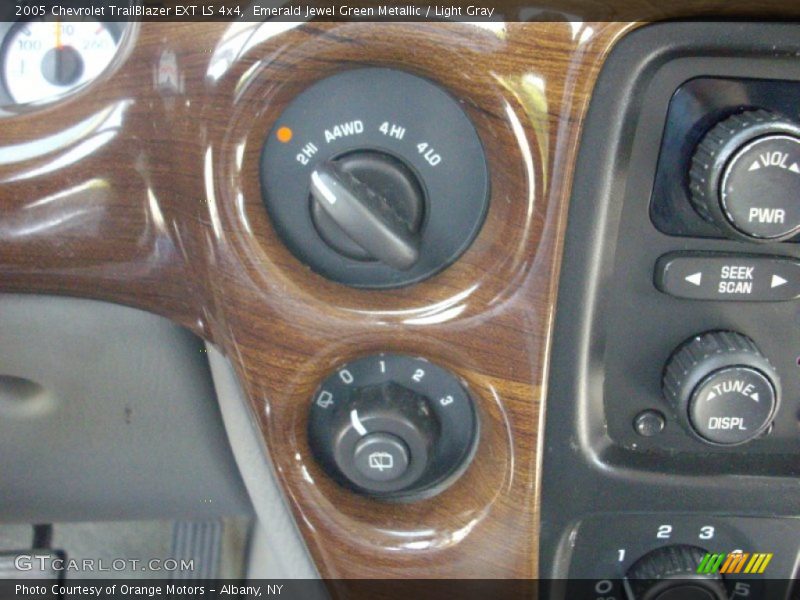 Emerald Jewel Green Metallic / Light Gray 2005 Chevrolet TrailBlazer EXT LS 4x4