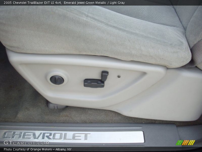 Emerald Jewel Green Metallic / Light Gray 2005 Chevrolet TrailBlazer EXT LS 4x4