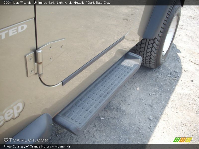 Light Khaki Metallic / Dark Slate Gray 2004 Jeep Wrangler Unlimited 4x4