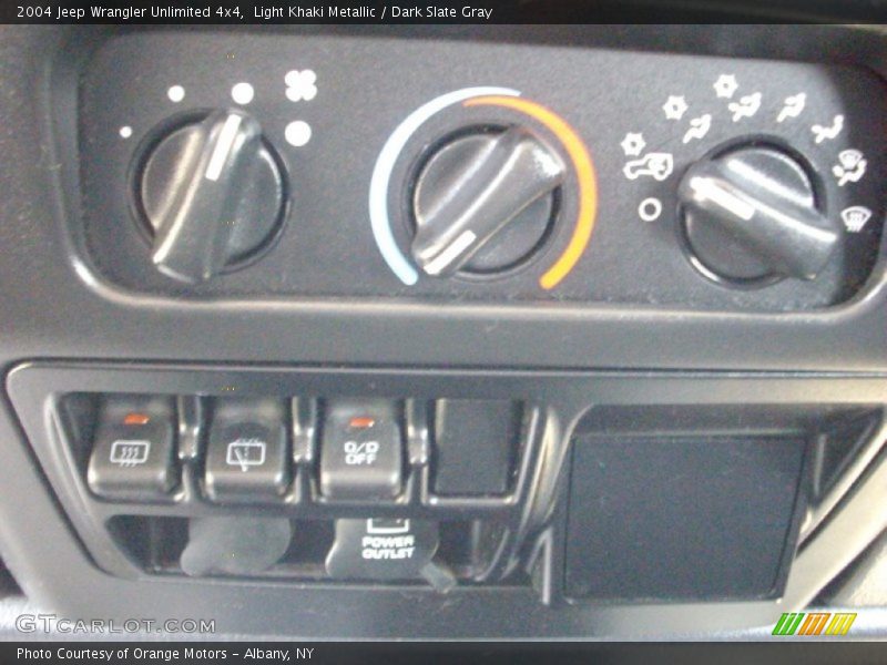 Light Khaki Metallic / Dark Slate Gray 2004 Jeep Wrangler Unlimited 4x4