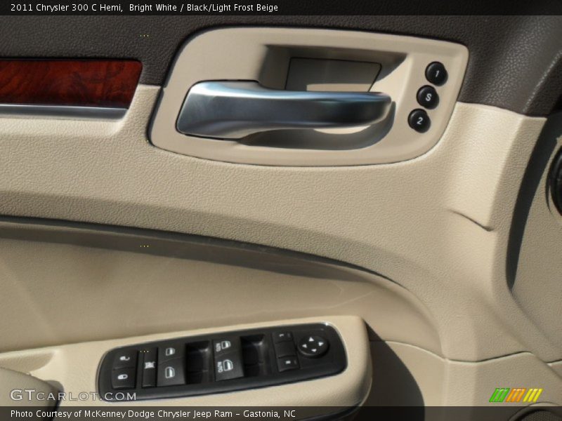 Bright White / Black/Light Frost Beige 2011 Chrysler 300 C Hemi