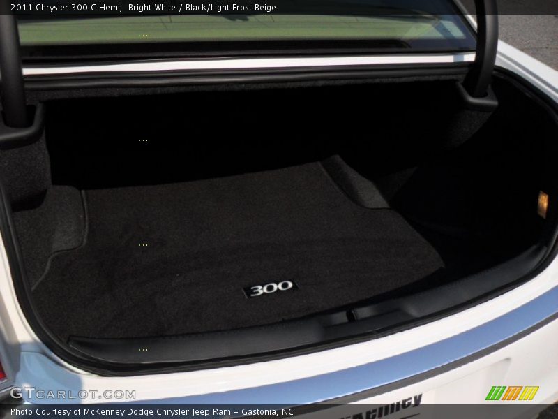 Bright White / Black/Light Frost Beige 2011 Chrysler 300 C Hemi
