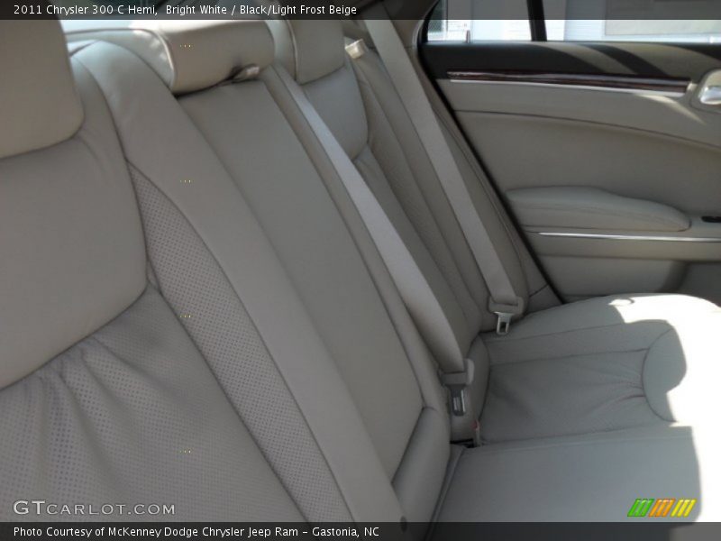 Bright White / Black/Light Frost Beige 2011 Chrysler 300 C Hemi