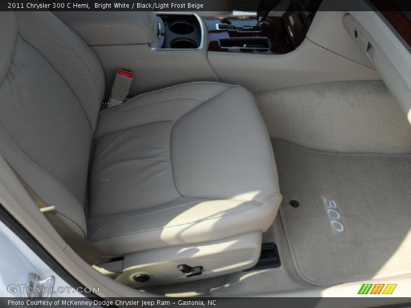 Bright White / Black/Light Frost Beige 2011 Chrysler 300 C Hemi
