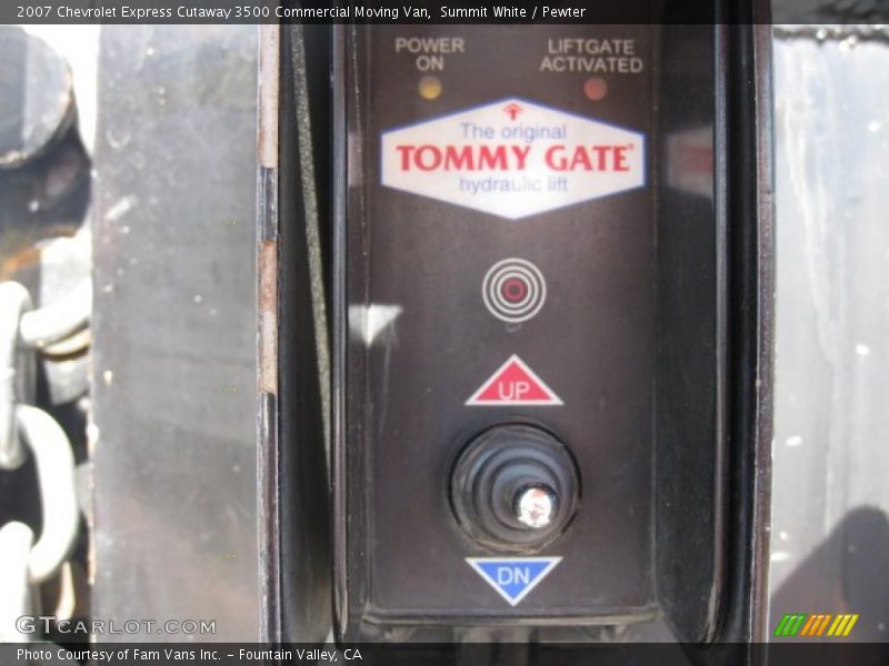 Summit White / Pewter 2007 Chevrolet Express Cutaway 3500 Commercial Moving Van