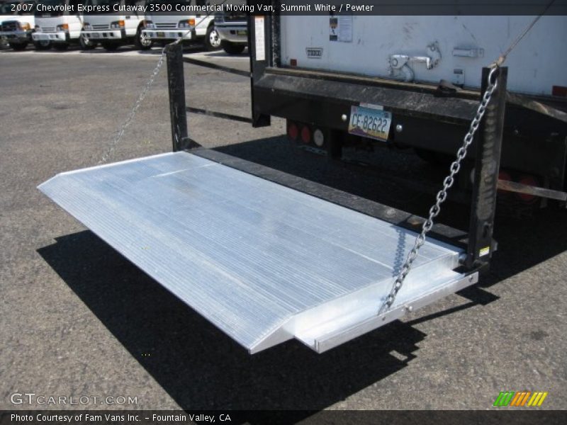 Summit White / Pewter 2007 Chevrolet Express Cutaway 3500 Commercial Moving Van