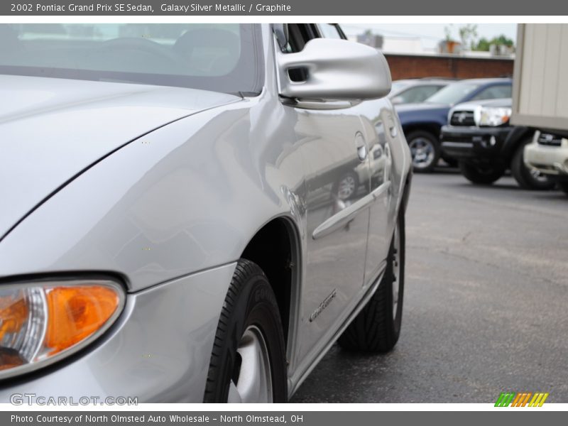 Galaxy Silver Metallic / Graphite 2002 Pontiac Grand Prix SE Sedan