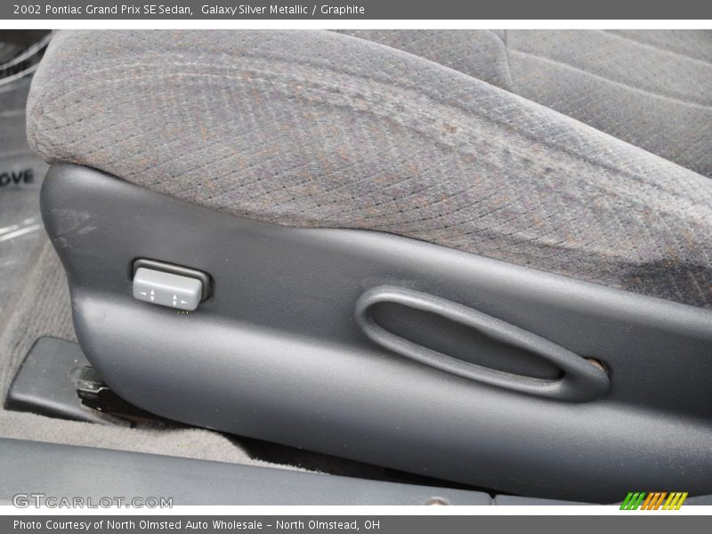Galaxy Silver Metallic / Graphite 2002 Pontiac Grand Prix SE Sedan