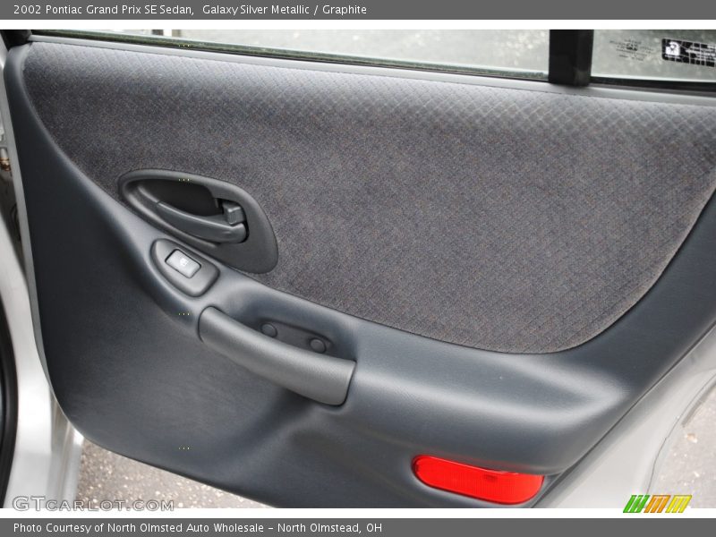 Door Panel of 2002 Grand Prix SE Sedan