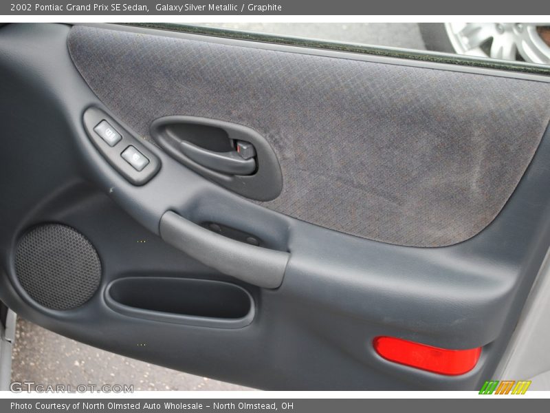 Door Panel of 2002 Grand Prix SE Sedan