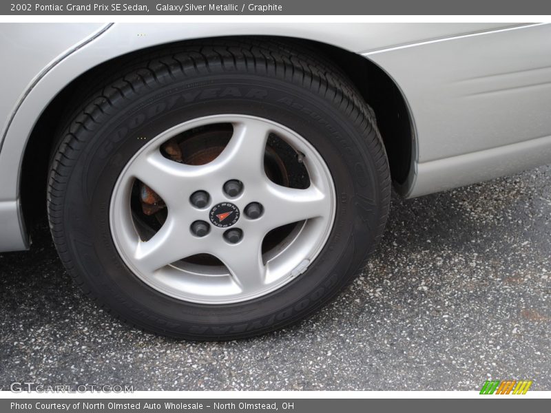  2002 Grand Prix SE Sedan Wheel