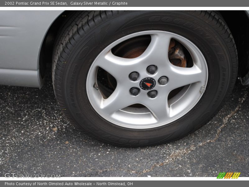  2002 Grand Prix SE Sedan Wheel
