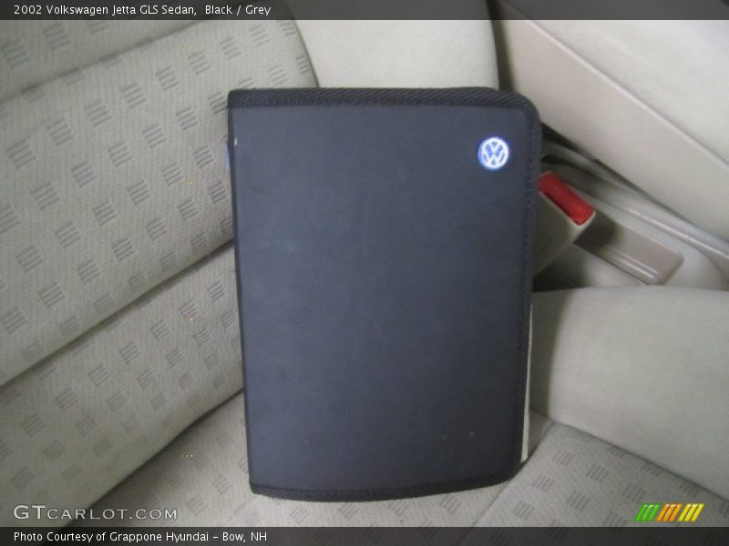 Black / Grey 2002 Volkswagen Jetta GLS Sedan