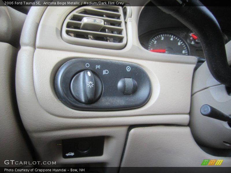 Arizona Beige Metallic / Medium/Dark Flint Grey 2006 Ford Taurus SE