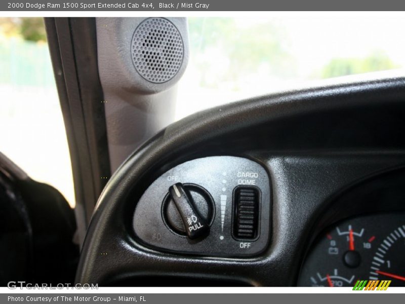 Controls of 2000 Ram 1500 Sport Extended Cab 4x4