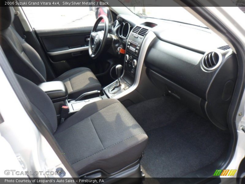 Silky Silver Metallic / Black 2006 Suzuki Grand Vitara 4x4