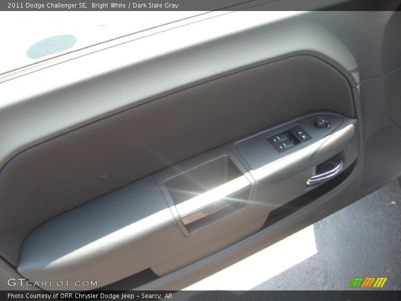 Bright White / Dark Slate Gray 2011 Dodge Challenger SE
