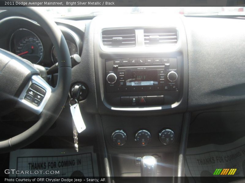 Bright Silver Metallic / Black 2011 Dodge Avenger Mainstreet