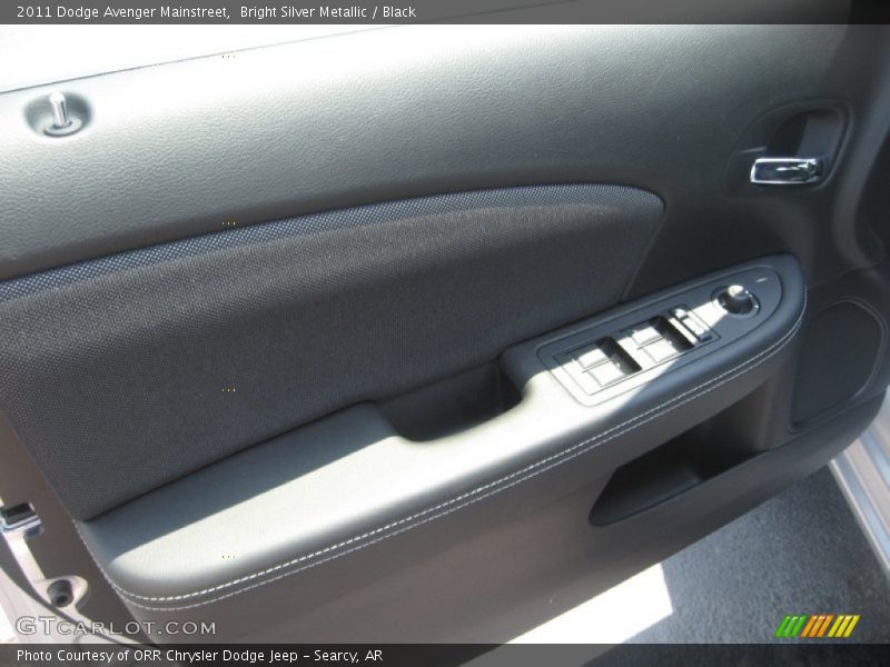 Bright Silver Metallic / Black 2011 Dodge Avenger Mainstreet