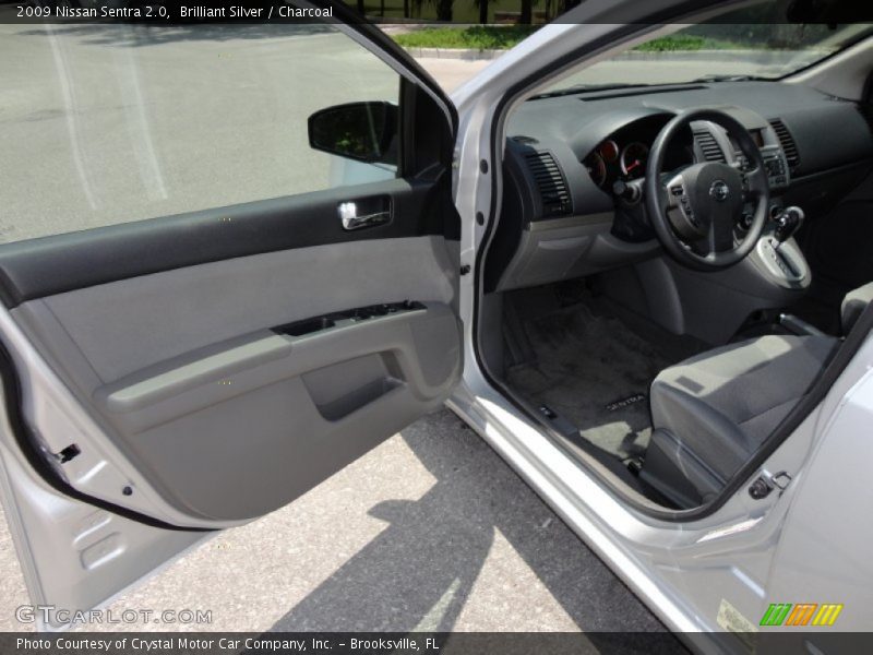 Brilliant Silver / Charcoal 2009 Nissan Sentra 2.0