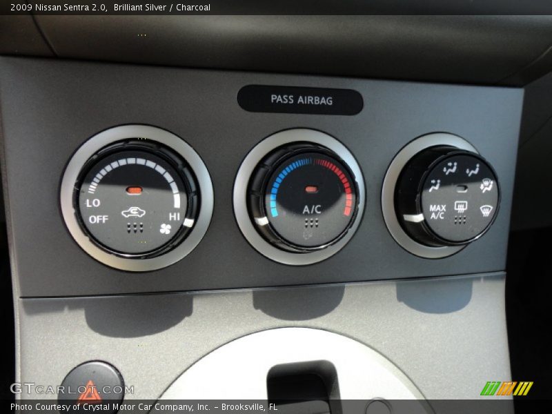 Brilliant Silver / Charcoal 2009 Nissan Sentra 2.0