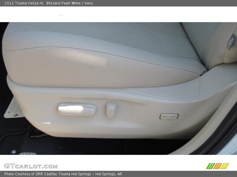 Blizzard Pearl White / Ivory 2011 Toyota Venza I4