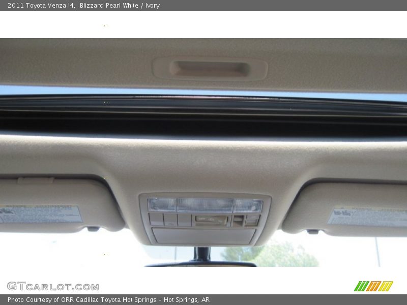Blizzard Pearl White / Ivory 2011 Toyota Venza I4