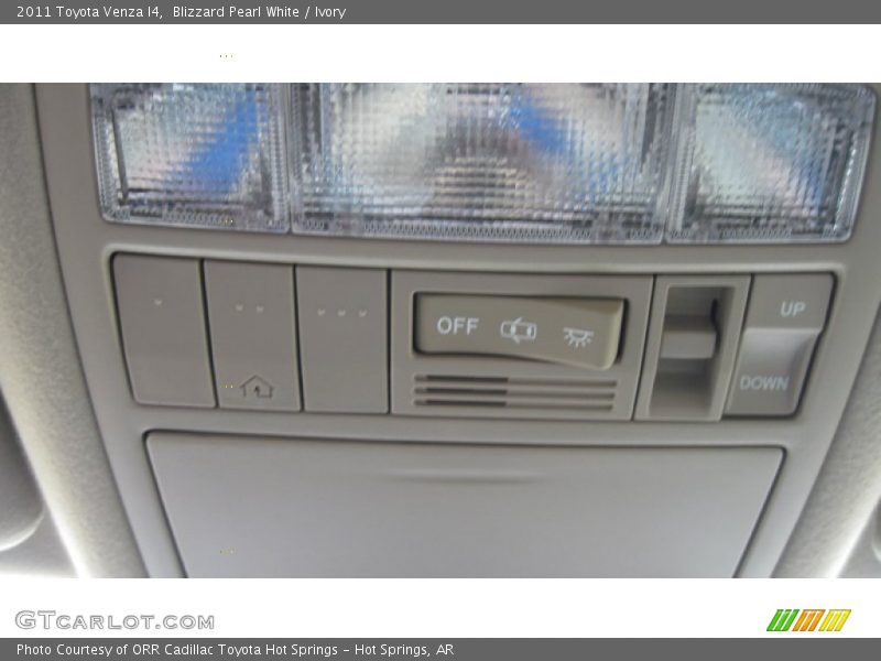 Blizzard Pearl White / Ivory 2011 Toyota Venza I4