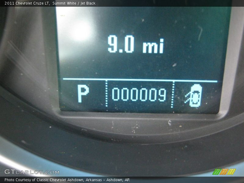Summit White / Jet Black 2011 Chevrolet Cruze LT