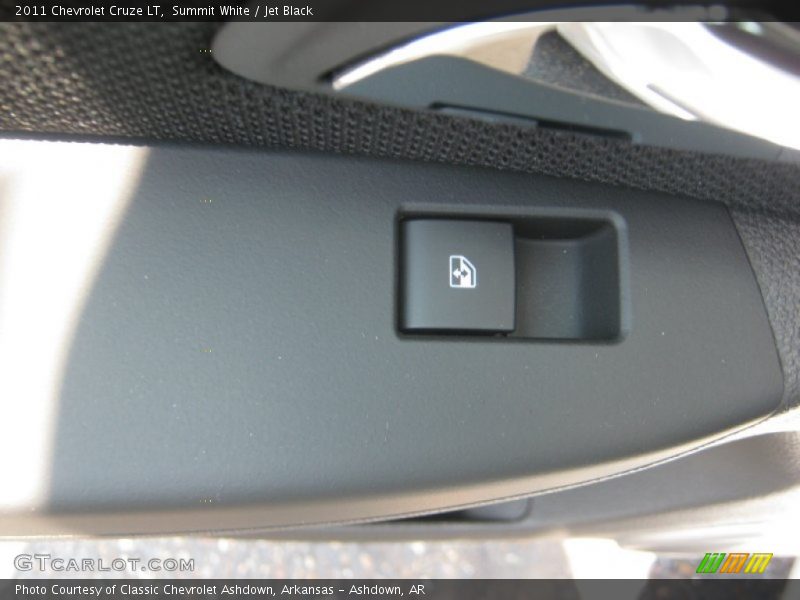 Summit White / Jet Black 2011 Chevrolet Cruze LT