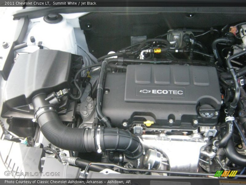 Summit White / Jet Black 2011 Chevrolet Cruze LT