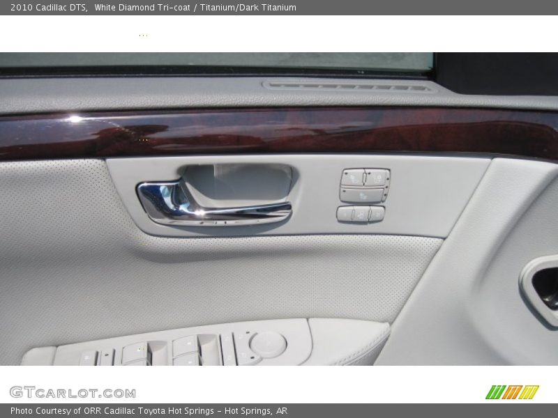 White Diamond Tri-coat / Titanium/Dark Titanium 2010 Cadillac DTS