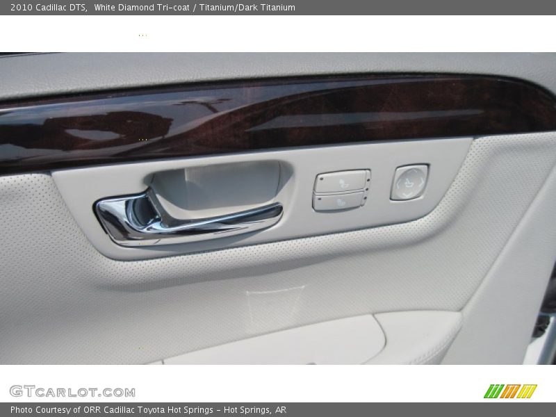White Diamond Tri-coat / Titanium/Dark Titanium 2010 Cadillac DTS