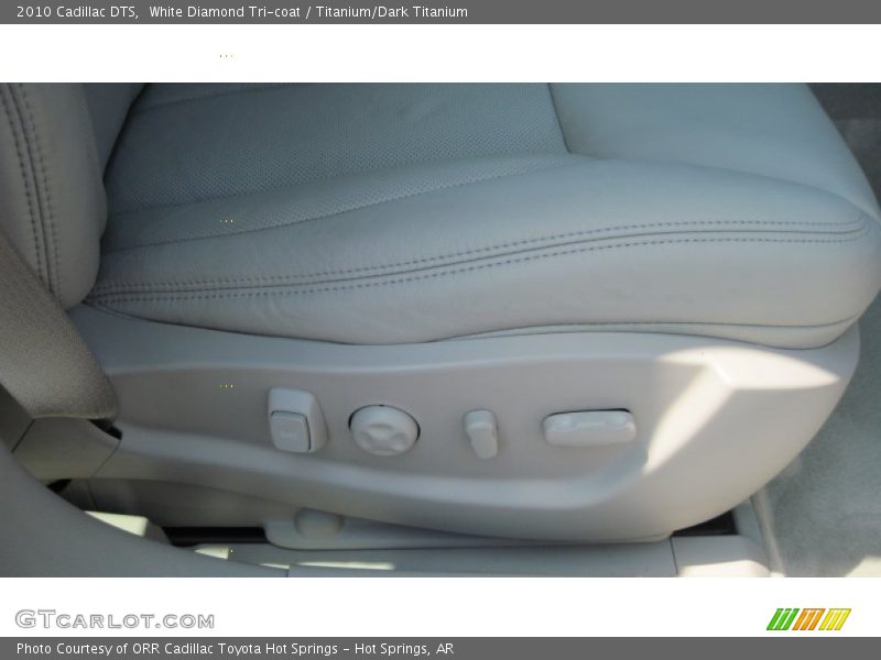 White Diamond Tri-coat / Titanium/Dark Titanium 2010 Cadillac DTS