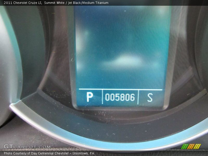 Summit White / Jet Black/Medium Titanium 2011 Chevrolet Cruze LS
