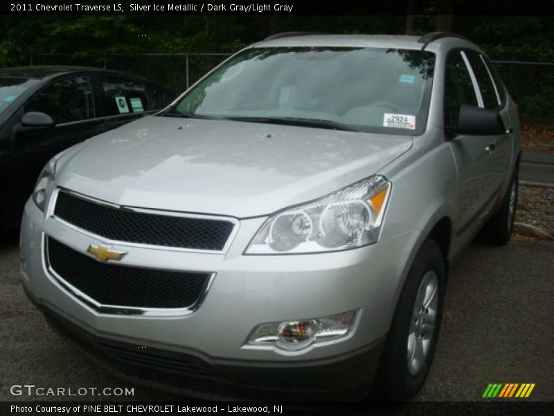 Silver Ice Metallic / Dark Gray/Light Gray 2011 Chevrolet Traverse LS