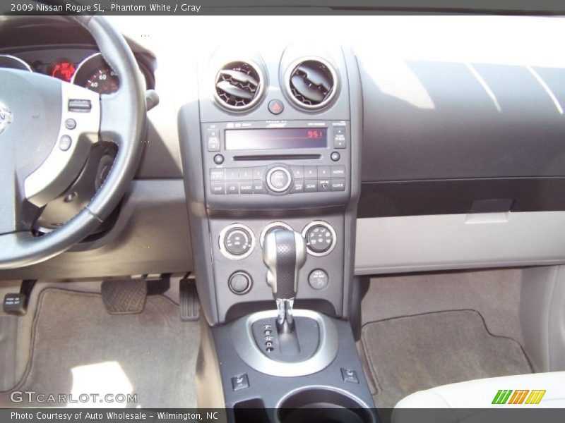 Phantom White / Gray 2009 Nissan Rogue SL