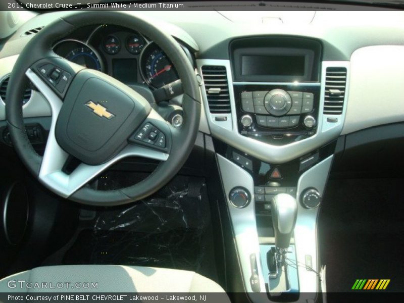 Summit White / Medium Titanium 2011 Chevrolet Cruze LT