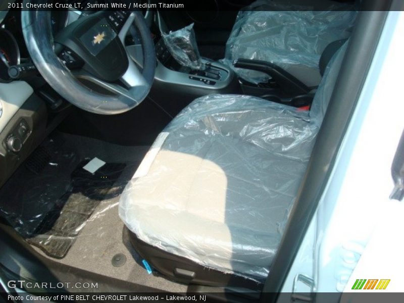 Summit White / Medium Titanium 2011 Chevrolet Cruze LT