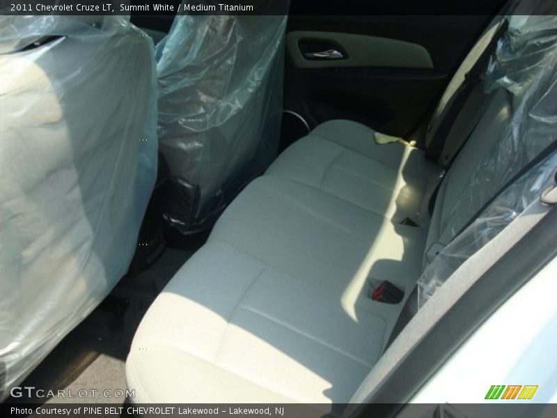 Summit White / Medium Titanium 2011 Chevrolet Cruze LT