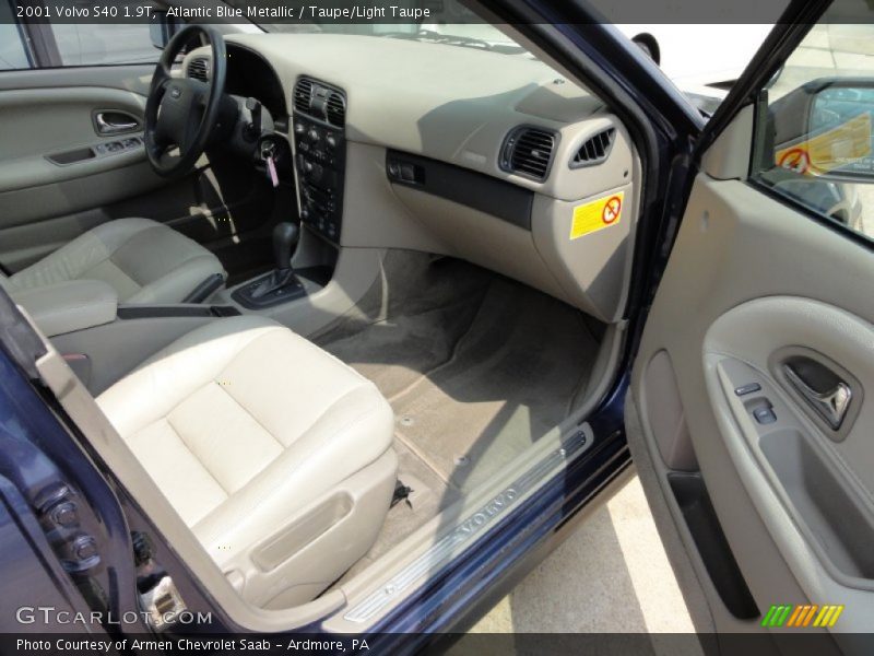 Atlantic Blue Metallic / Taupe/Light Taupe 2001 Volvo S40 1.9T
