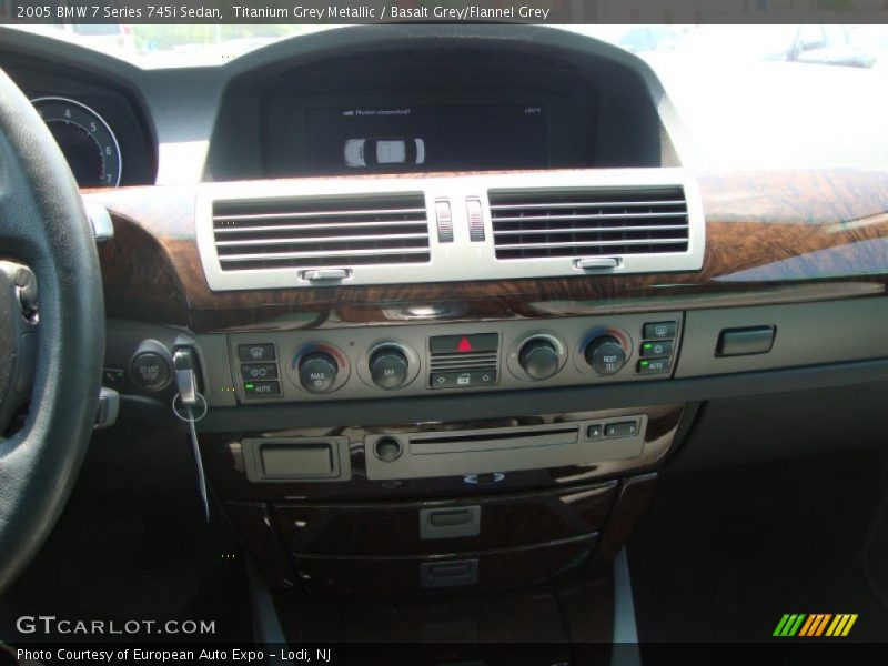 Controls of 2005 7 Series 745i Sedan