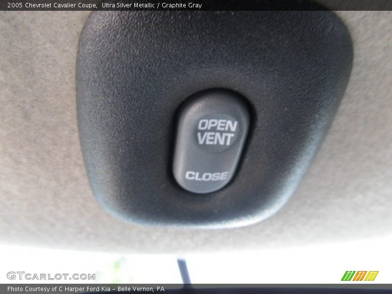 Ultra Silver Metallic / Graphite Gray 2005 Chevrolet Cavalier Coupe