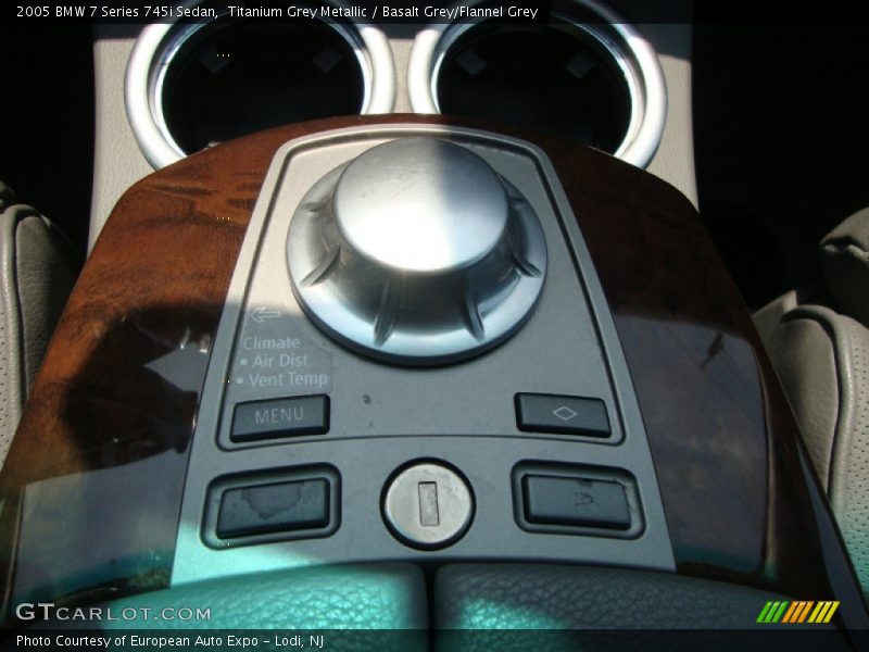 Controls of 2005 7 Series 745i Sedan