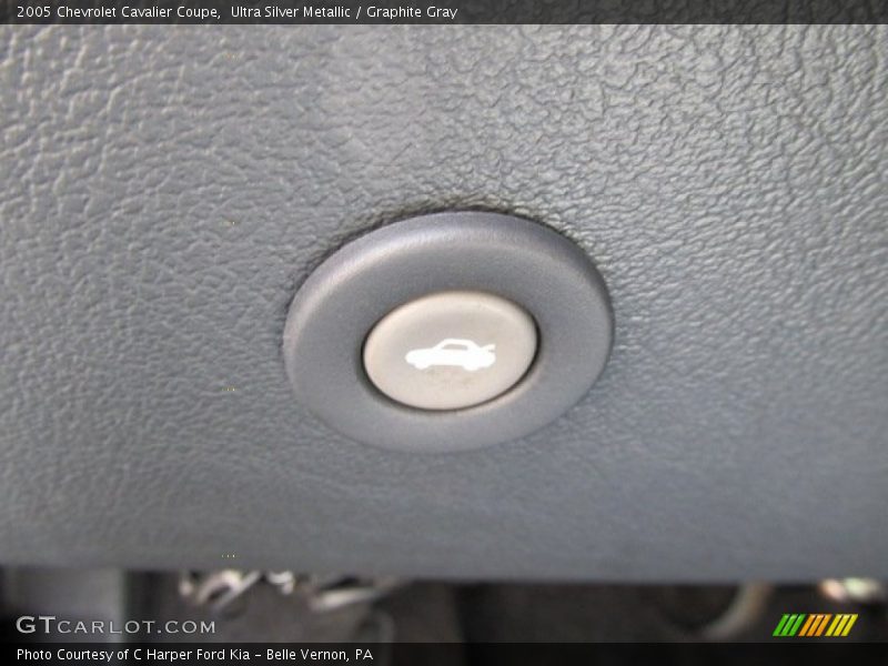 Ultra Silver Metallic / Graphite Gray 2005 Chevrolet Cavalier Coupe