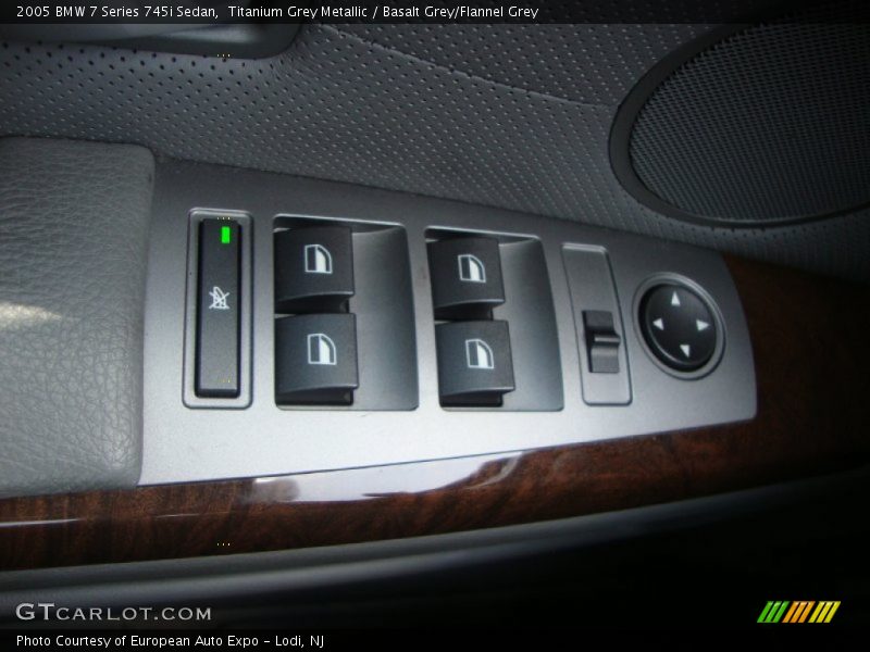 Controls of 2005 7 Series 745i Sedan