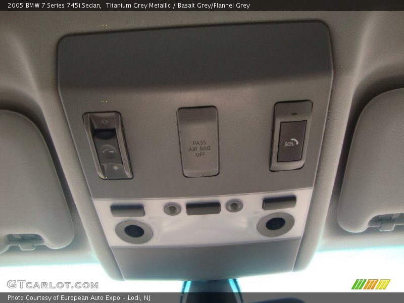 Controls of 2005 7 Series 745i Sedan